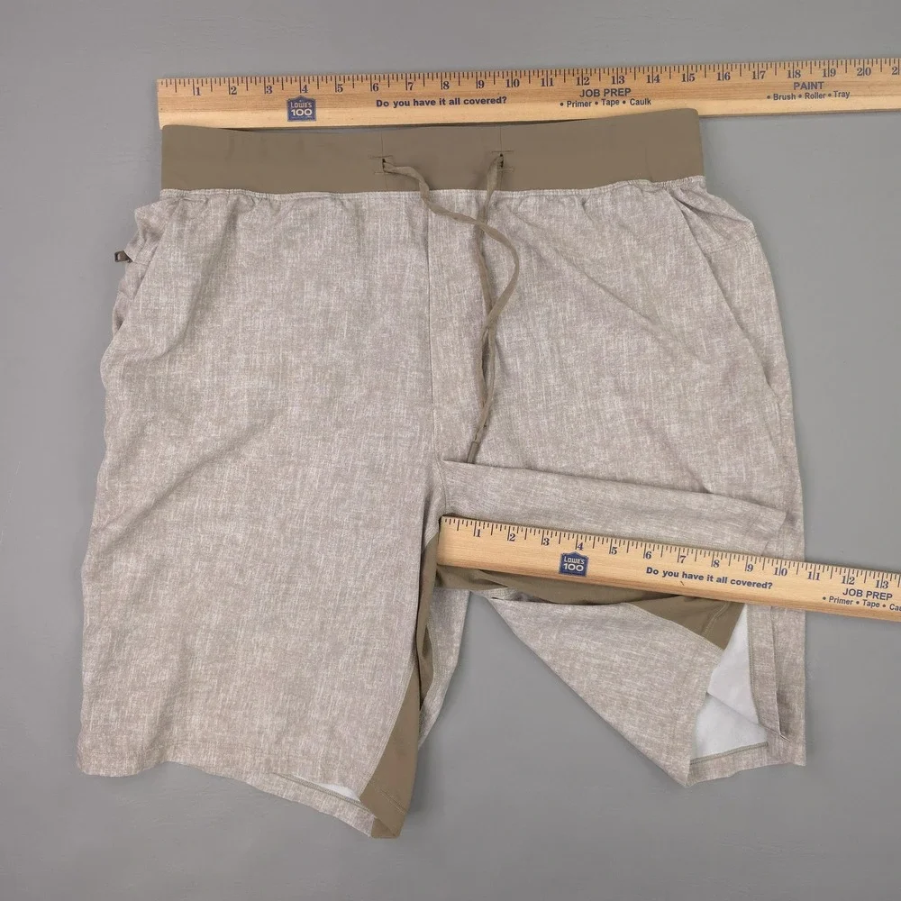 Lululemon THE Shorts Mens Medium Beige Lined 9 Inseam Athletic Running Training